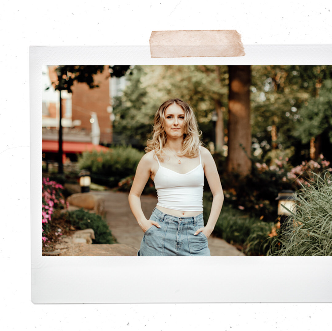 ✨ Graduated but Feeling the FOMO?  Don't sweat it! There's still time to embrace your inner superstar and capture the essence of your senior glory!  Let's create stunning portraits that will make your fellow graduates green with envy!  