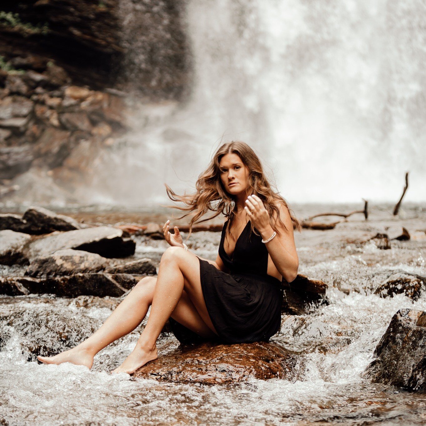 Summer is for adventures; fall is for new beginnings. I want your portraits to stand out and be just as beautiful as you  

    

@ashleyasmithphoto #ashleyasmithphoto #spartanburgphotographer #spartanburgscphotographer #goldenhourgoodness #g